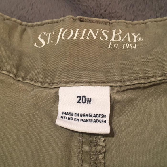 Khaki Short Capris - Picture 2 of 2